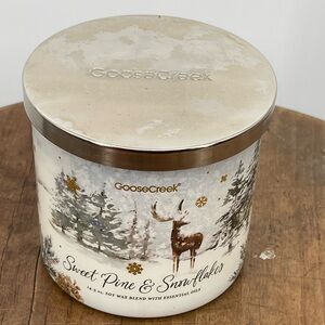 Goose Creek Sweet Pine & Snowflakes Candle - White